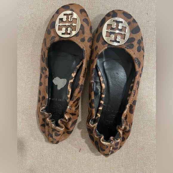 Tory Burch Leopard Print Slip-On Flats Size 40 – Signs of Wear - Picture 2 of 6